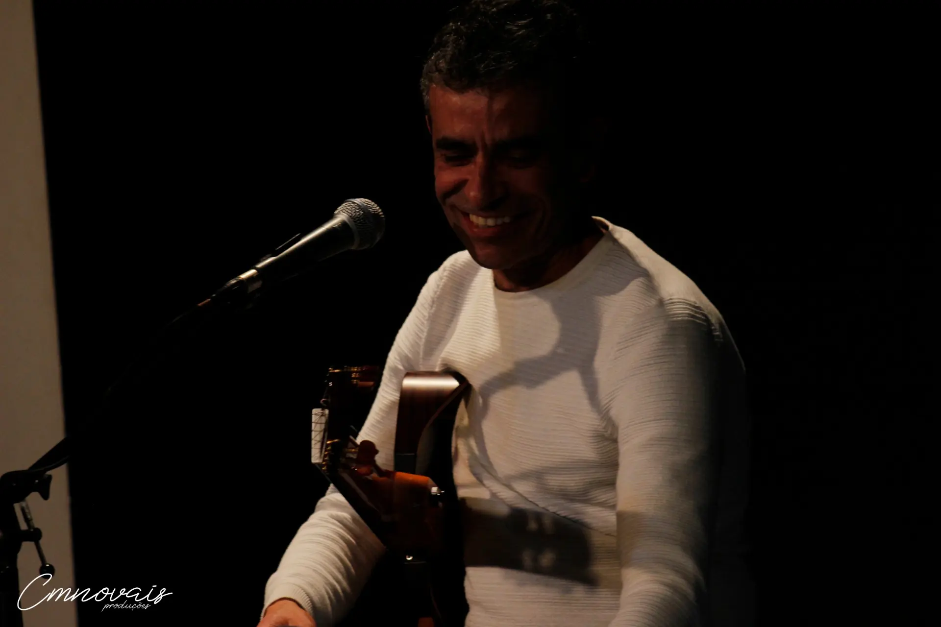 JPCAVADAS a tocar guitarra